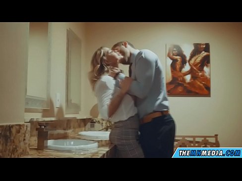 ❤️ Cuando una rubia tetona te seduce en un baño público ❌ Video de porno en es.assistentai.ru ❌️❤️❤️❤️❤️❤️❤️❤️